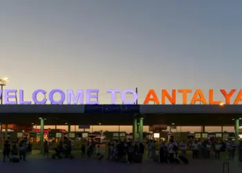 Titel: Die versteckten Kosten: Warum deutsche Urlauber in Antalya jedes Jahr zu viel für Transfers bezahlen